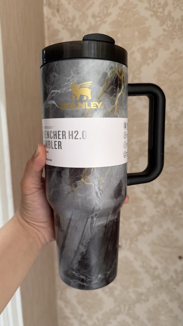 ماگ استنلی گلدار Quencher H2.O Tumbler دسته دار 1.18 لیتر طرح کهکشانی اورجینال ارسال فوری با پیک برای تهران